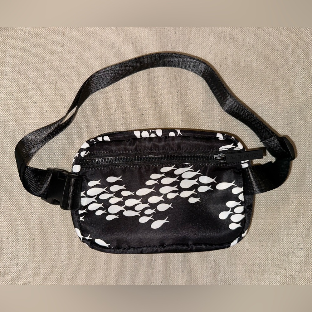 Fighting eel side pouch